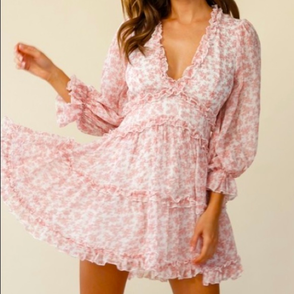 Adorable blush pink and white floral dress!